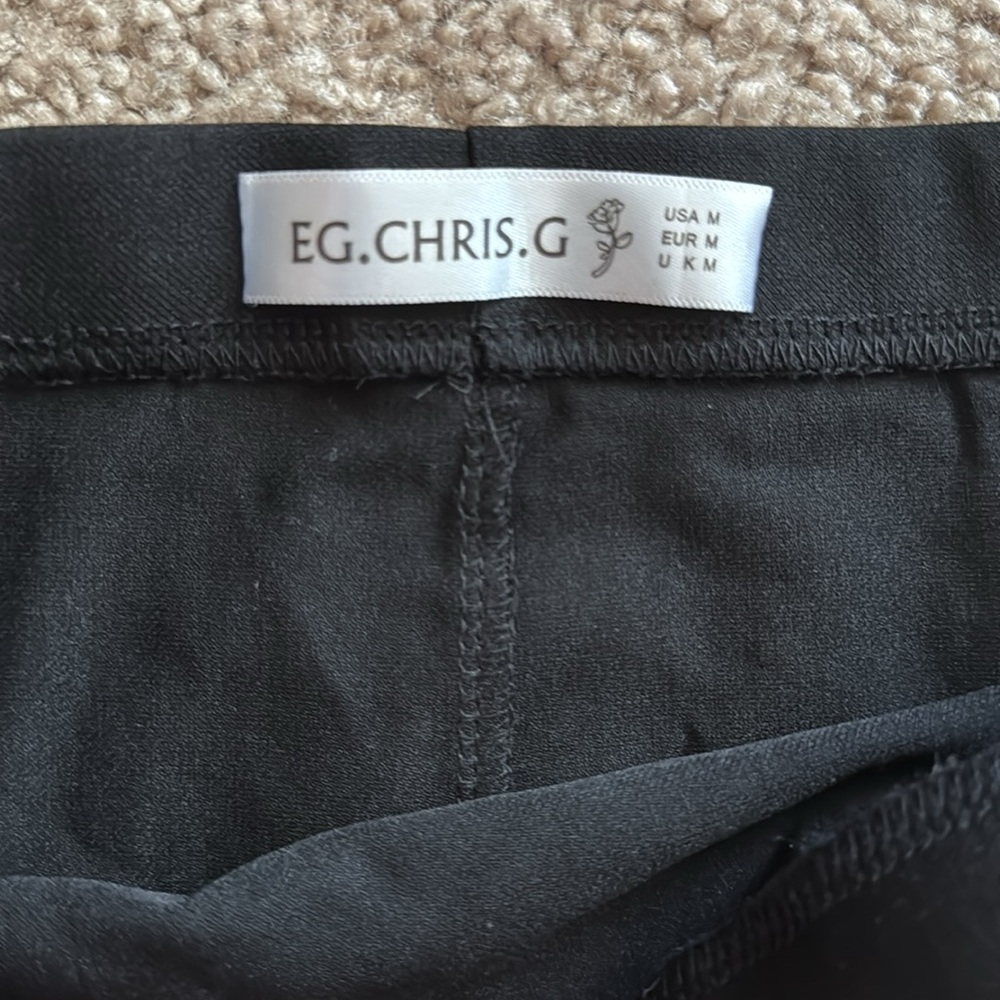 Elegant Black Mini Skirt for Women - Picture 2 of 2